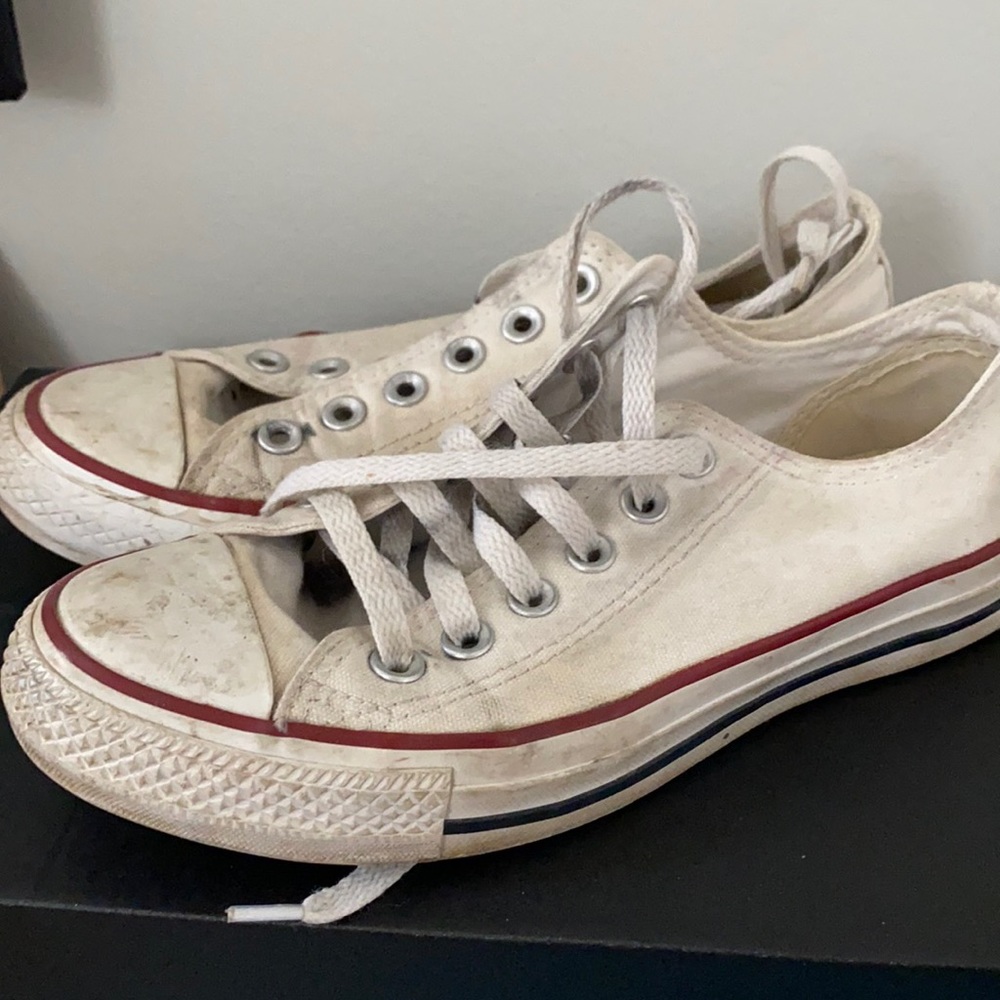 Low cut converse